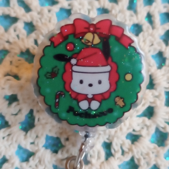 Hello Kitty Christmas Wreath Badge Reel - Picture 2 of 5